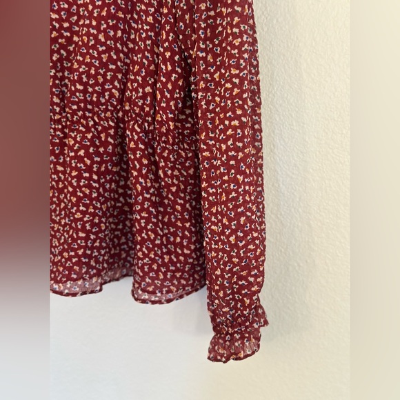 Red blouse. Very good condition. Cute floral pattern. - Picture 2 of 4